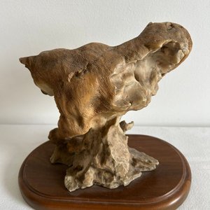 Escultura de Puma en Resina sobre Base de Madera - imagen 3