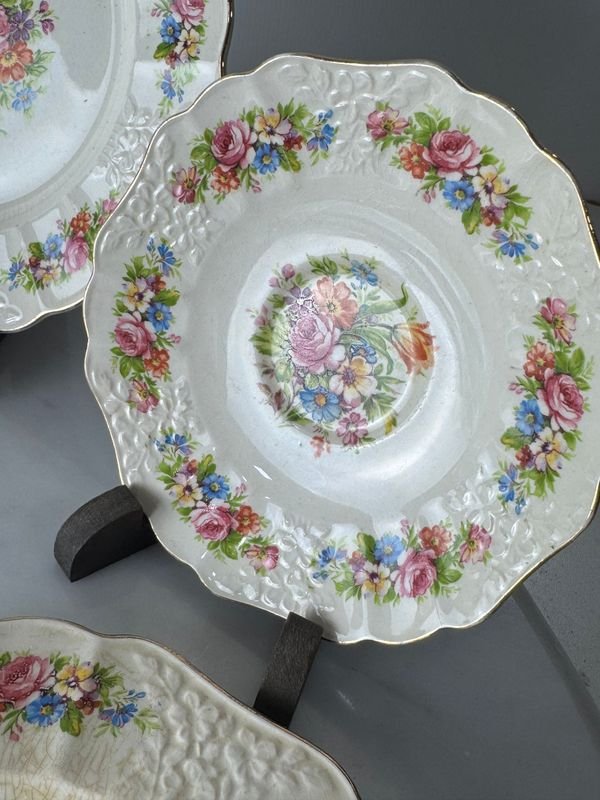 Servicio de té en loza inglesa con decoración floral - imagen 2