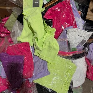 Lote de Blusas y Remeras de Dama Variadas - imagen 9
