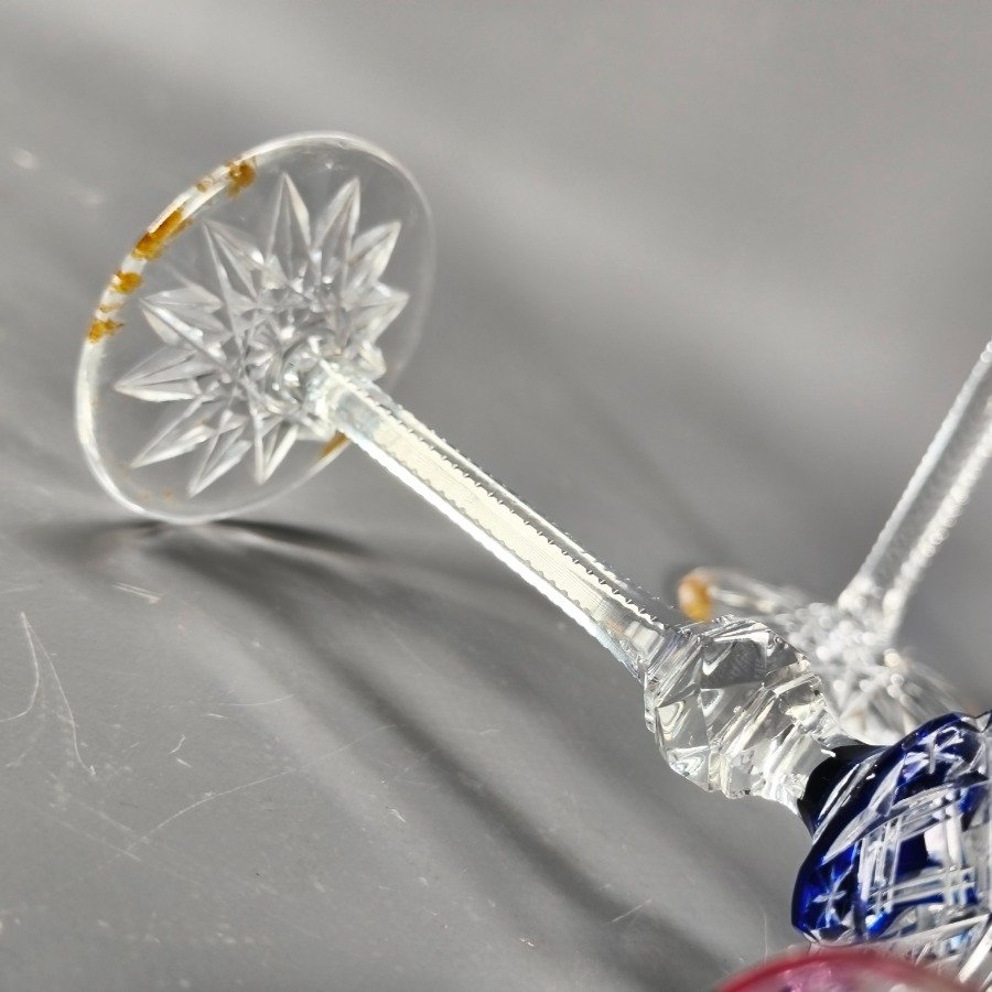 Cuatro copas de cristal Baccarat talladas y en diferentes colores - imagen 8