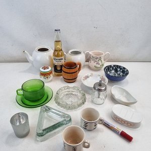 Lote anterior: Lote de Bazar: Tetera, Azucarera, Lechera, Tazas, Ceniceros y Más