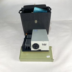 Proyector de Diapositivas Rollei P1000 Antiguo con Estuche y Accesorios - imagen 2