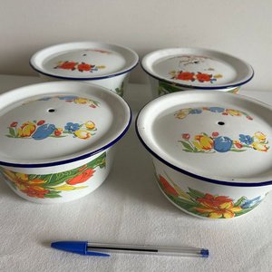Set de 4 Bowls Esmaltados Blancos con Tapa y Flores - imagen 3