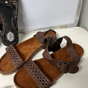 Lote de 14 Pares de Calzado: 7 Pares de Alpargatas y 7 Pares de Chinelas - imagen 2