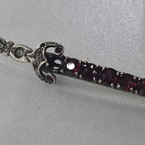 Prendedor Antiguo Estilo Daga con Granates en Plata - imagen 3