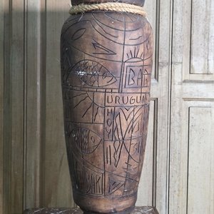 Ánfora de Cerámica Artesanal con Diseños Marítimos y Nombres - imagen 4