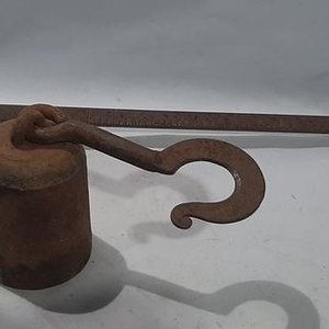 Balanza de Pilon Antigua de Hierro con Pesas - imagen 3