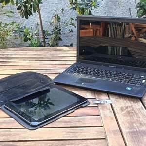 Notebook Lenovo G560  con Detallles a la Vista / Tablet View Sonic Modelo VS14445 con funda protectora / En ambos casos Sin Cargador de Bateria y cableados Se Venden a la Vista - imagen 2
