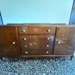Bargueno de madera con 2 puertas, 4 cajones y tapa de vidrio - imagen 2