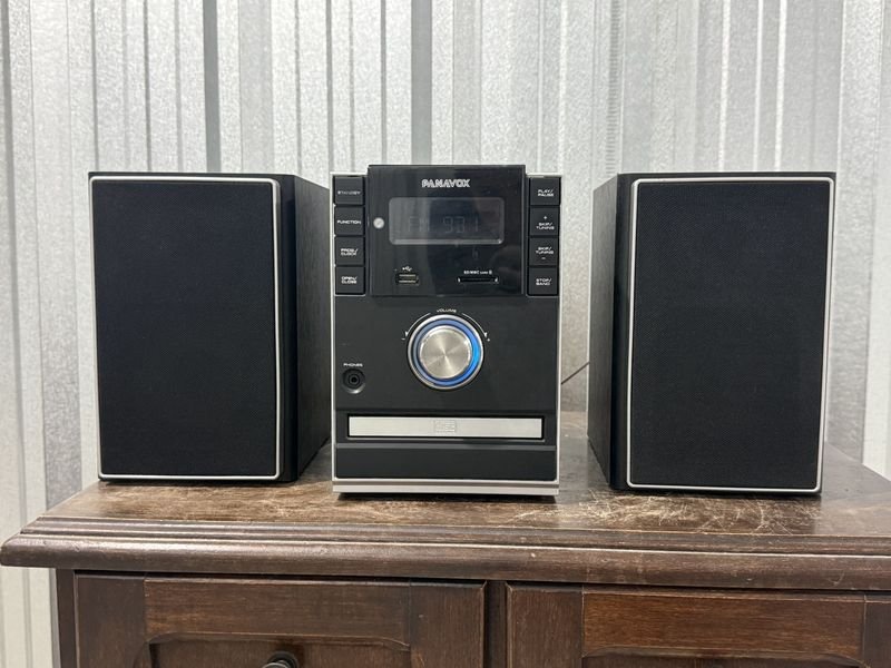 Minicomponente Panavox con CD, USB y Auxiliar