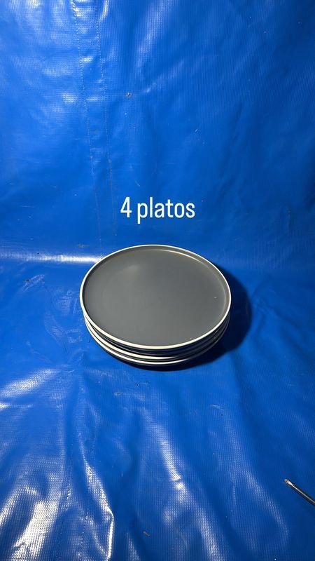 Platos redondos de metal en buen estado - imagen 1