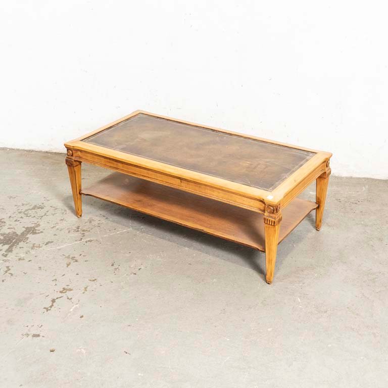 Lote anterior: Mesa de living inglesa con tapete de cuero y estante