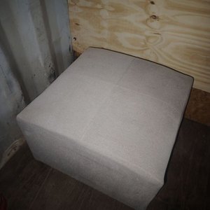 Puf Tapizado en Tela Gris - imagen 3