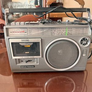Radio Grabador Portátil National Panasonic con Casete y Parlante - imagen 1