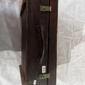 Caja de Madera Antigua con Bisagras y Portacandados - imagen 3