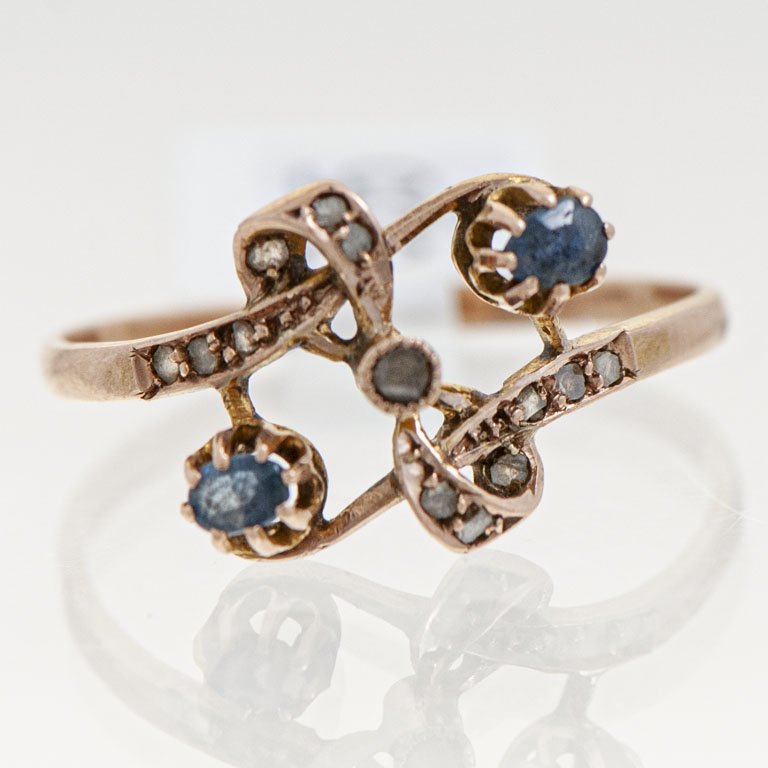 Lote anterior: Anillo de oro con diamantes y piedras azules