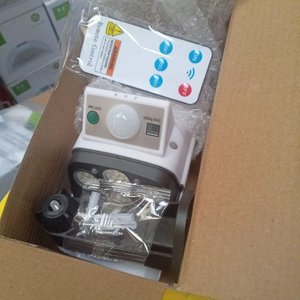 Luz Solar con Sensor de Movimiento y Control Remoto - imagen 2