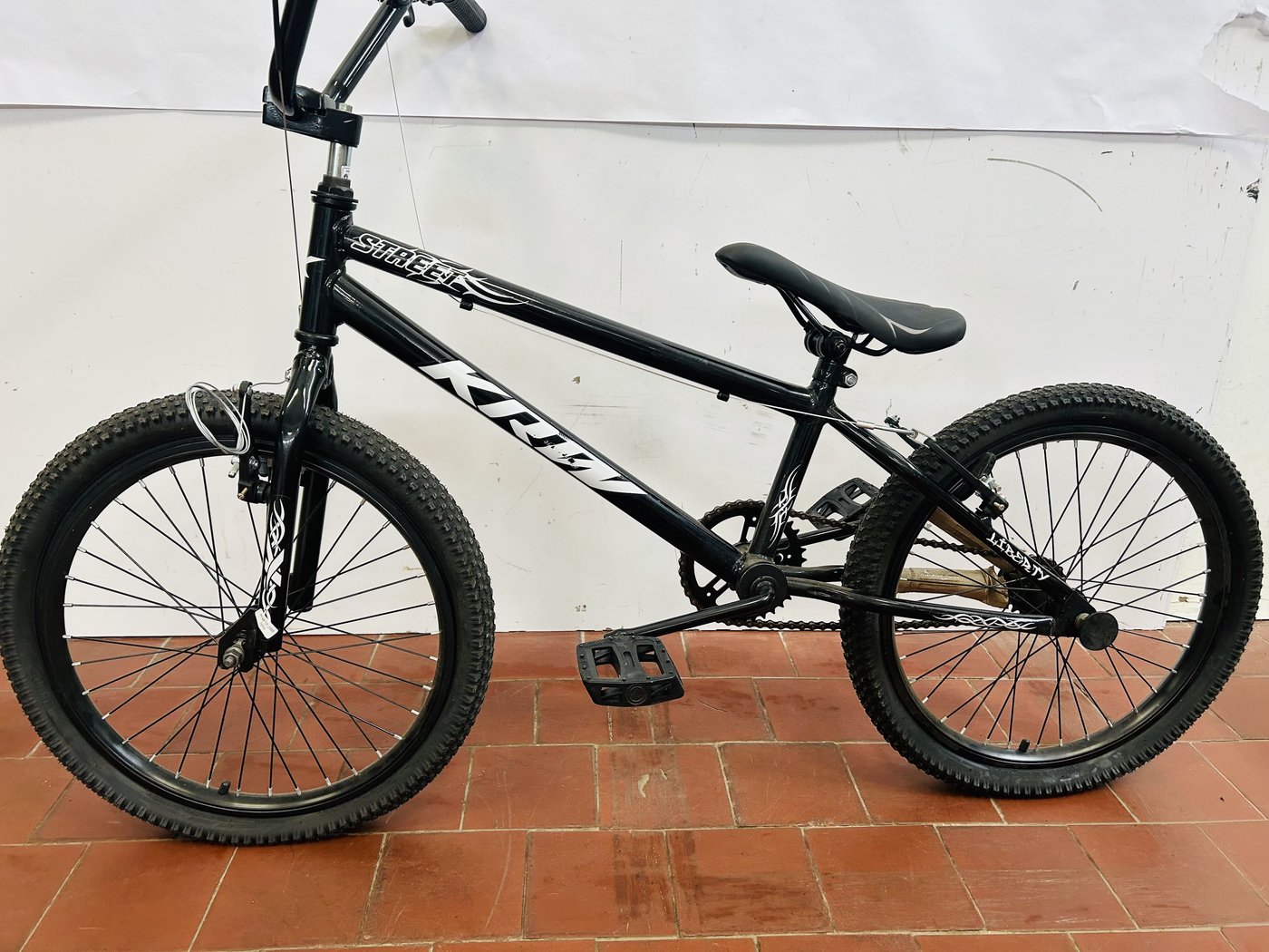 Bicicleta BMX KRW Rodado 20 Negra con Detalles