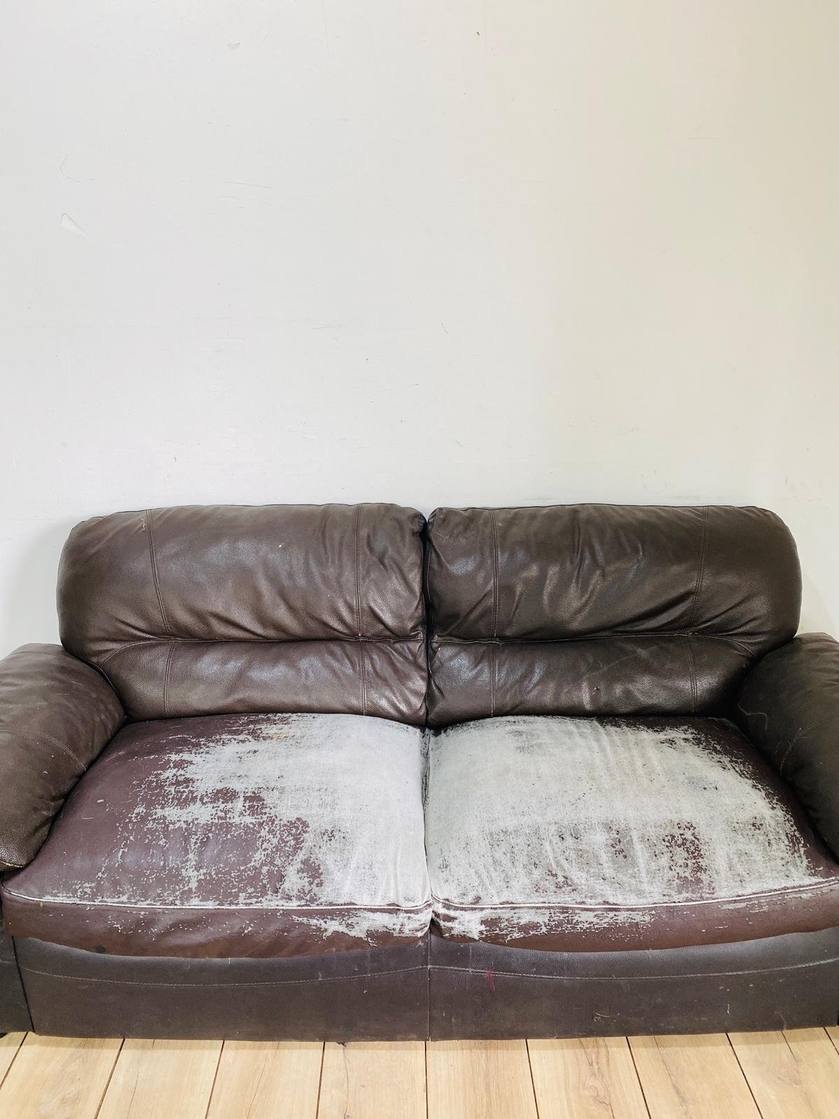 Item sillon-3-cuerpos-en-cuerina-con-detalles - Image 0