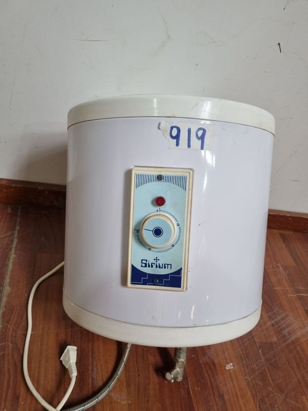 Lote siguiente: Calefon de 20 litros en excelente condición