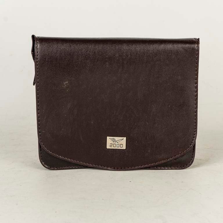 Cartera Marrón con Agenda y Logo "2000"