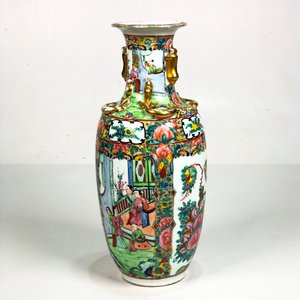 Florero Oriental de Porcelana con Escenas Tradicionales y Detalles Dorados - imagen 3