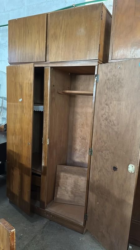 Ropero de madera con puertas dobles y alzada - imagen 2