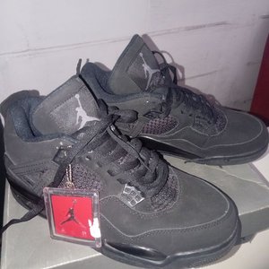 Lote siguiente: Championes Nike Air Jordan Retro 4 Talle 41 Negros