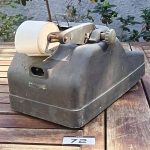 Antigua Máquina calculadora  A.B. Addo Malmö fabricada en Suecia - con Placa de Identificación Modelo 40E y Numero de Serie - Sin Probar  Falta Cable Original de Conexión Electrica - imagen 6