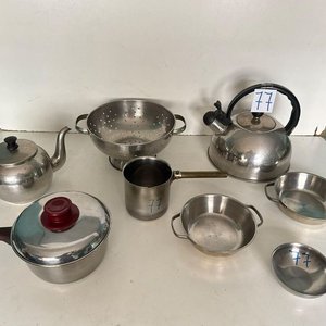 Set de Cocina Acero Inoxidable: 2 Calderas, Olla con Mango, Colador y 2 Mini Sartenes - imagen 3