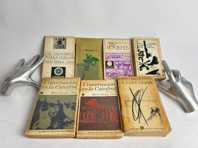 Lote siguiente: Colección de libros de Mario Vargas Llosa