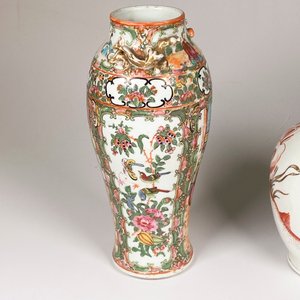 Dos Floreros Orientales de Loza: Estilo Cantón y Decoración Floral - imagen 4