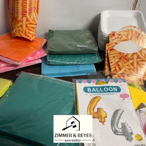 Lote de Servilletas, Bolsas y Vasos Descartables - imagen 1