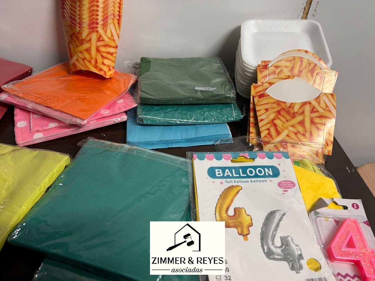 Lote de Servilletas, Bolsas y Vasos Descartables