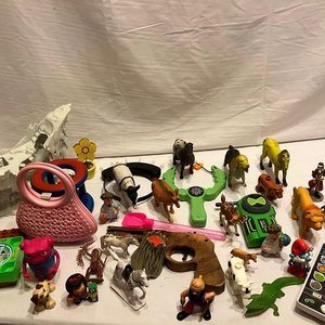 Lote Variado de Figuras de Niños, Niñas y Animales - imagen 2