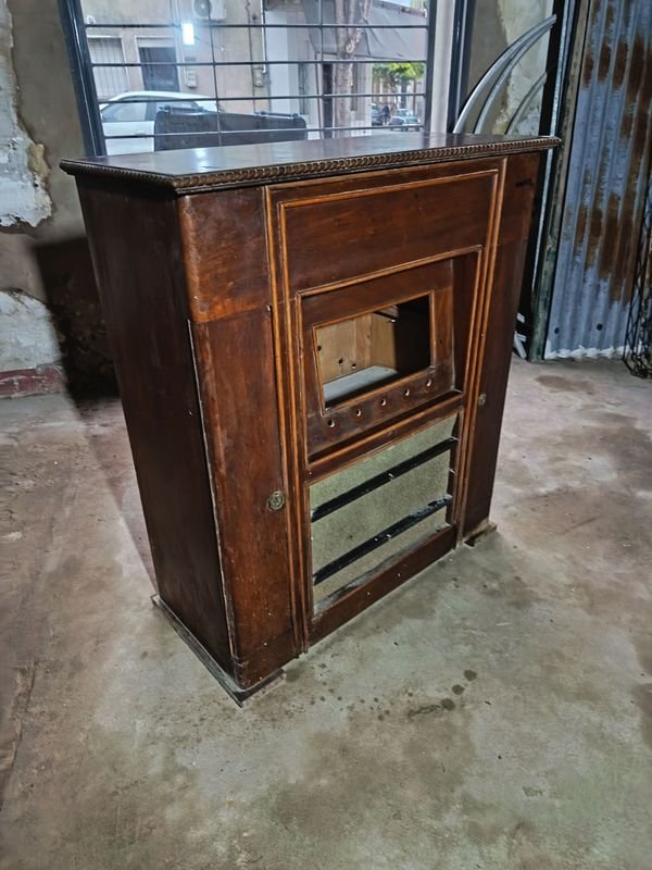 Mueble de Radio Antigua de Madera Oscura