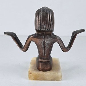 Figura Egipcia Decorativa en Bronce sobre Base de Mármol - imagen 4