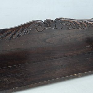 Antigua Repisa de Madera Oscura con Detalles Tallados - imagen 3