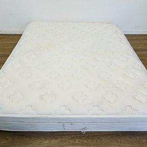 Lote siguiente: Colchón Queen de Resortes 160x200x23cm