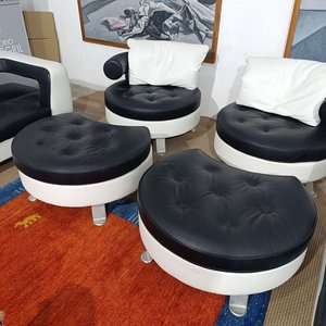 Conjunto Sillón Giratorio y Puff Bicolor de Cuero Diseño Mario Spinelli - imagen 6