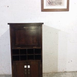 Mueble Bar Botellero Madera Oscura con Compartimento Volcable - imagen 2