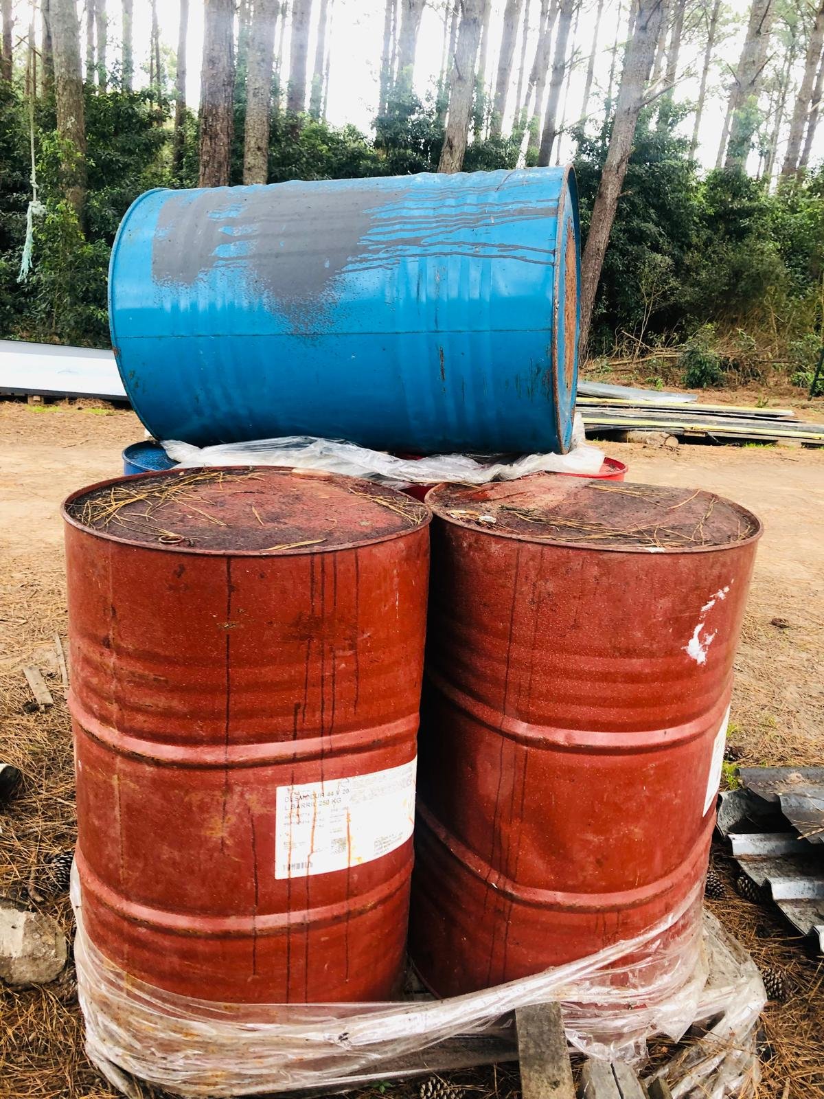 Lote de 5 Tanques de Chapa de 200 Litros