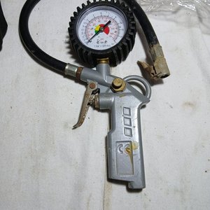 Lote de Accesorios: Pistolas de Lavado, Lentes de Trabajo y Manómetro - imagen 2