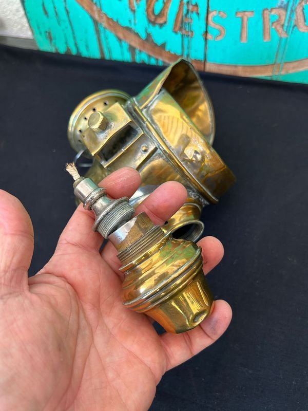 Importante farol a combustible de los primeros autos todo bronce exelente estado - imagen 6