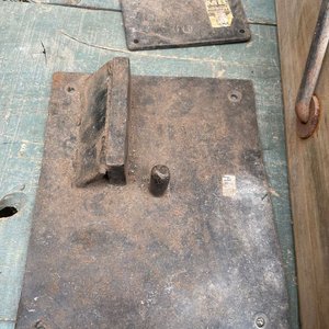 Cajón de Herramientas con Estacas y Doblador de Varillas - imagen 2