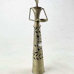 Lote anterior: Figura Calada de Dama en Metal Plateado, 47 cm