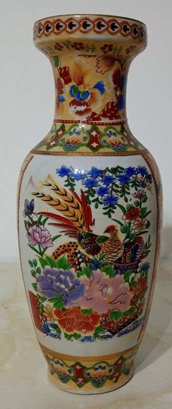 Jarrón de Porcelana Estilo Satsuma con Ave y Flores