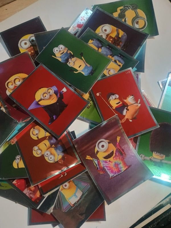 Lote de 40 figuritas posteadas de los Minions - imagen 1