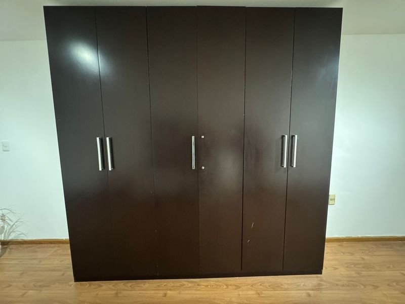 Ropero de 6 puertas en excelente condición - imagen 3