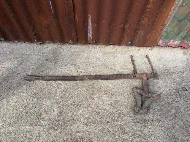 Llave de Alambrar Antigua de Hierro